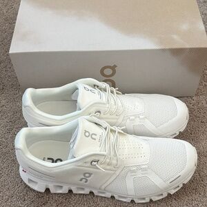 On- W Cloud 5- Undyed-White/ White size 9.5